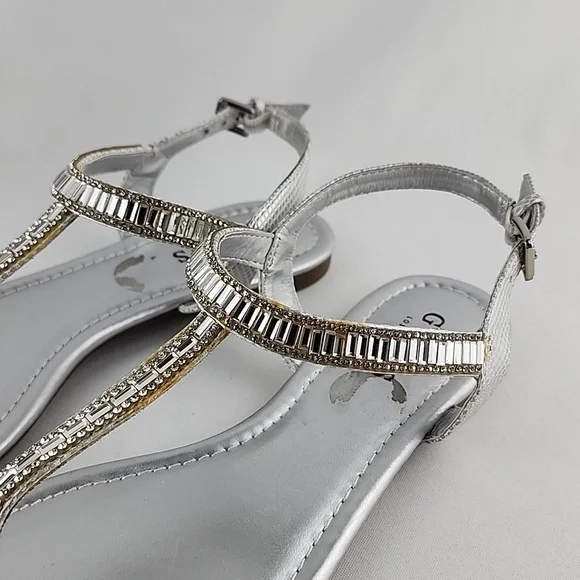GUESS Women's Flat Silver Bejeweled Rhinestones Thong Sandals Size 8M - Picture 11 of 15